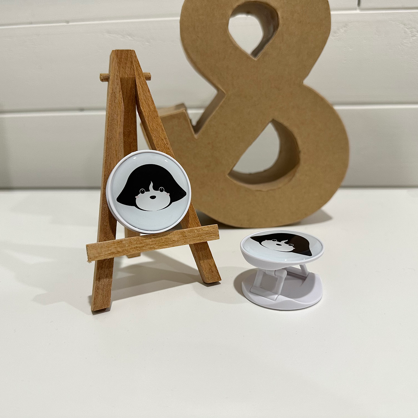 Button Tale Studio Phone Grip