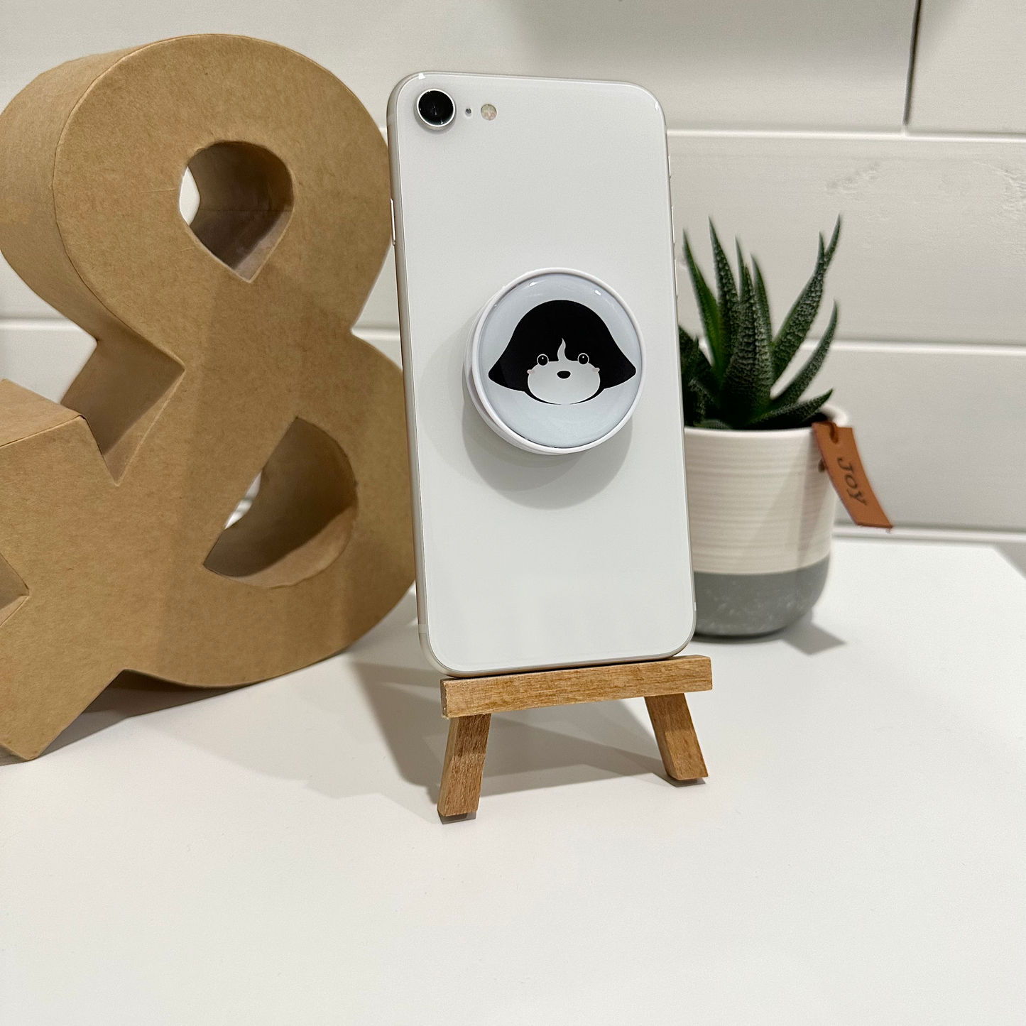Button Tale Studio Phone Grip