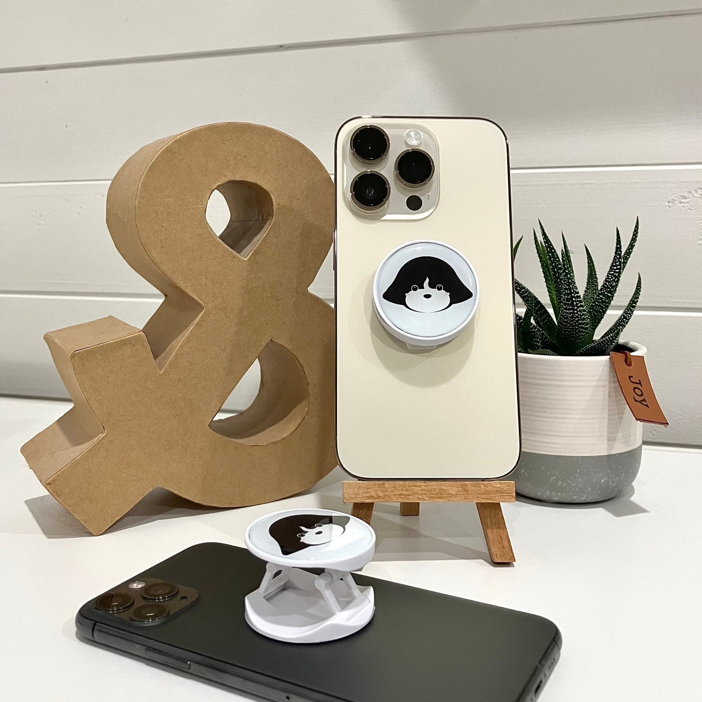 Button Tale Studio Phone Grip